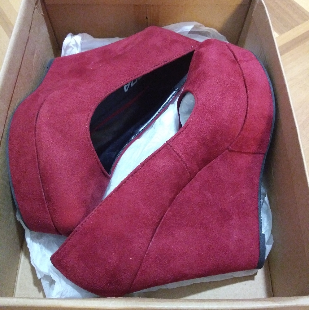 Women's dress up sandals wedges.